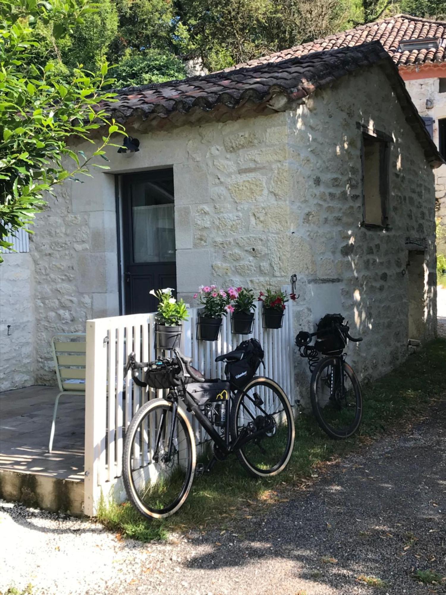 Pern Le Val Du Pech Chantant Chambres D'Hotes מראה חיצוני תמונה